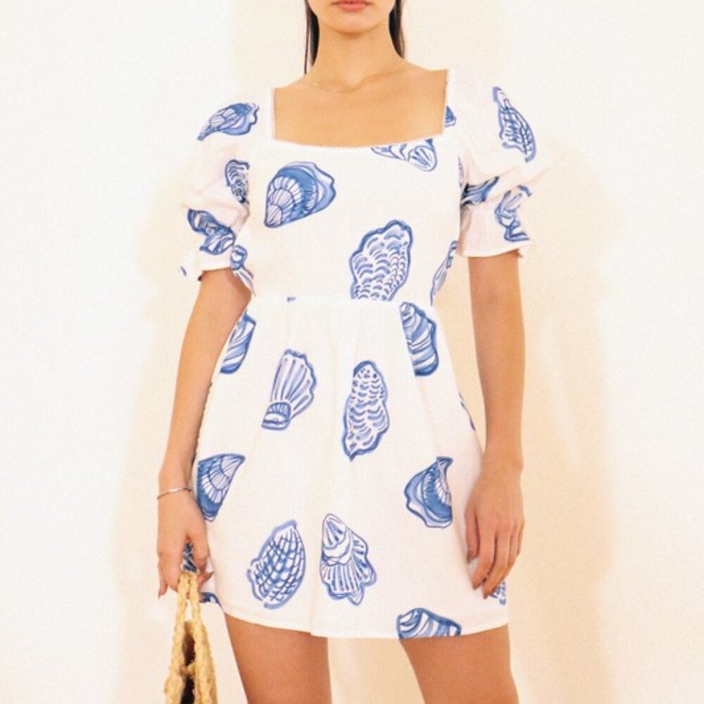 NWT Seashell Print Dress with Puff Sleeves Beach
